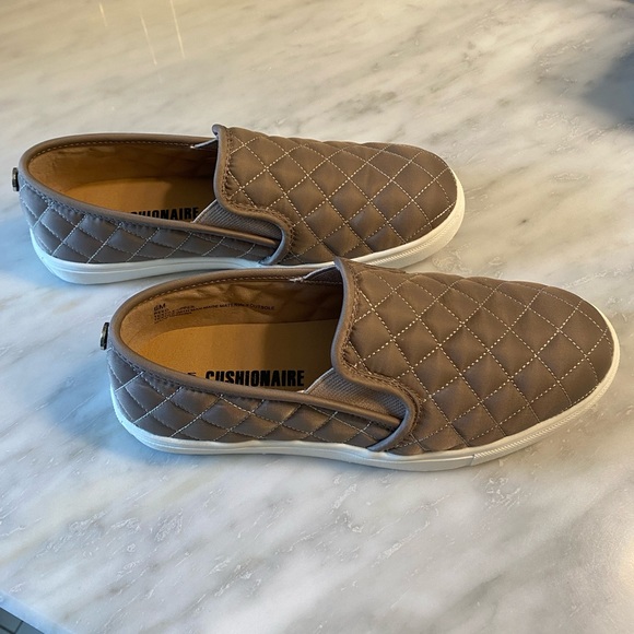 NEW Cushionaire Quilted Sneaker - Women’s size 6 - Picture 2 of 5